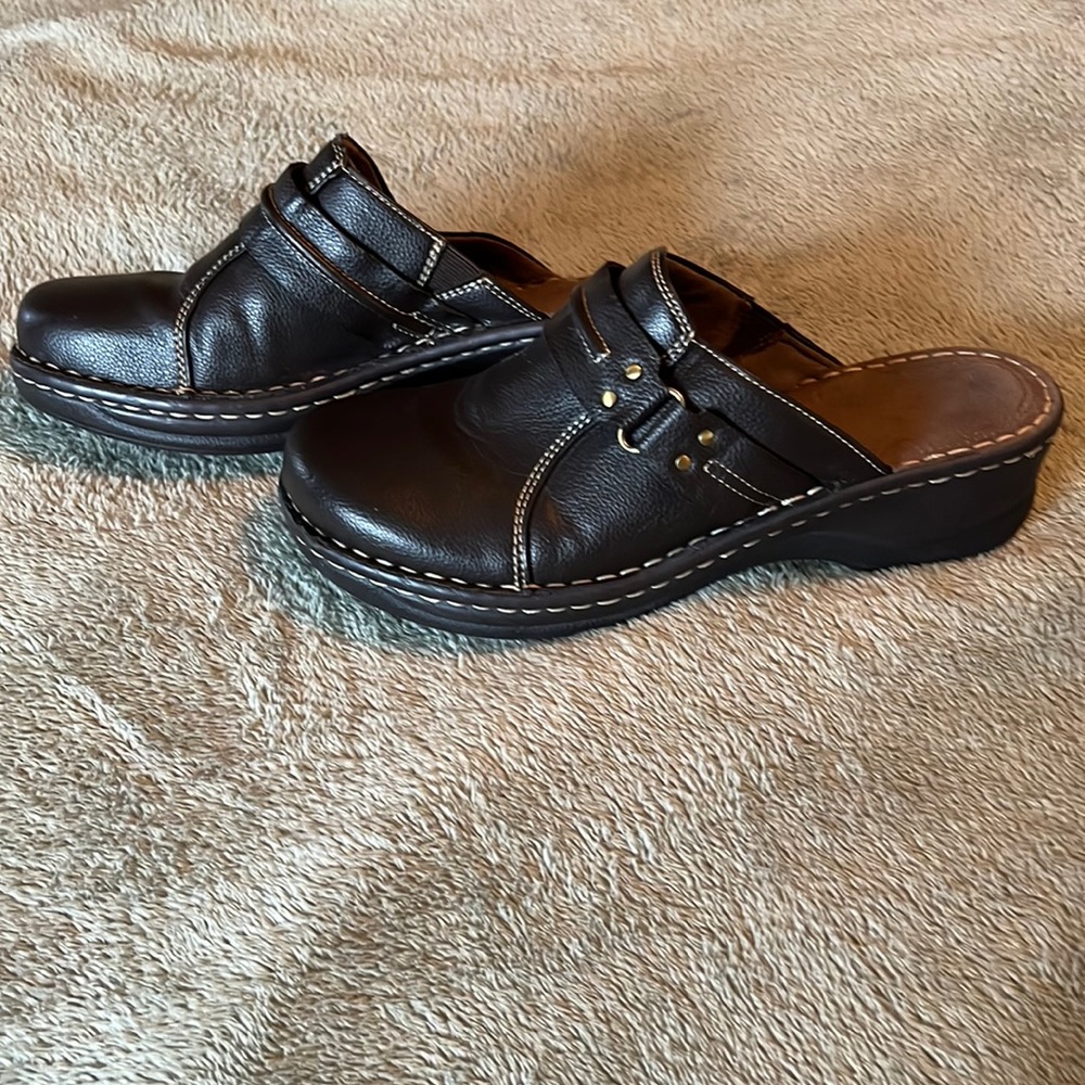 Natural Soul Clogs size 9M, like new condition !!